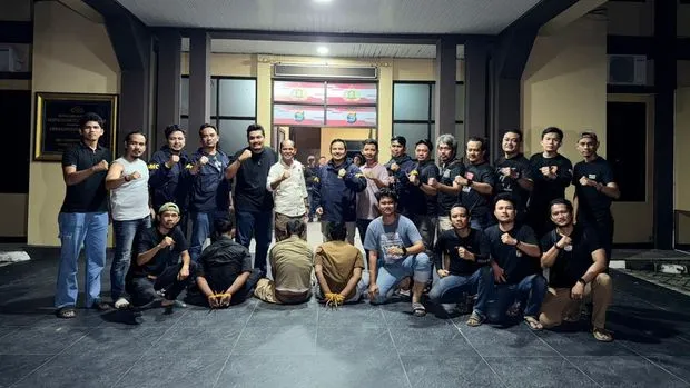 Bareskrim Ringkus 5 Perampok Tembak Kaca Truk di Tulang Bawang Barat. (Posnews/Ist)