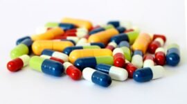 Ilustrasi, Krisis di balik lemari obat. Bakteri super yang kebal terhadap pengobatan kini menjadi ancaman kesehatan global paling mematikan, mengubah infeksi ringan menjadi risiko nyawa. Dok: Istimewa.