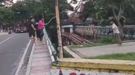 Remaja terlibat tawuran di Jembatan Sindang Koja, Jakarta Utara (Jakut). (Posnews/MR)