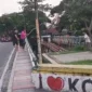 Remaja terlibat tawuran di Jembatan Sindang Koja, Jakarta Utara (Jakut). (Posnews/MR)
