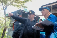 Gubernur DKI Jakarta Pramono Anung meninjau pembebasan lahan normalisasi Sungai Ciliwung di Cawang, Jakarta Timur. (Posnews/Kominfo)