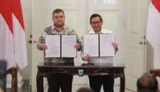 Gubernur DKI Jakarta Pramono Anung menandatangani MoU bersama Kepala BPKP Muhammad Yusuf Ateh di Balai Kota Jakarta, Rabu (11/2/2026). (Posnews/kominfo)