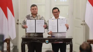 Gubernur DKI Jakarta Pramono Anung menandatangani MoU bersama Kepala BPKP Muhammad Yusuf Ateh di Balai Kota Jakarta, Rabu (11/2/2026). (Posnews/kominfo)