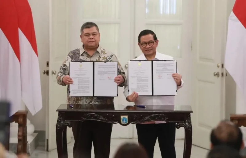 Gubernur DKI Jakarta Pramono Anung menandatangani MoU bersama Kepala BPKP Muhammad Yusuf Ateh di Balai Kota Jakarta, Rabu (11/2/2026). (Posnews/kominfo)