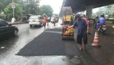 Hujan Belum Reda, Jalan Jakarta Kembali Berlubang Meski Ditambal Ribuan Titik. Posnews/Kominfo)