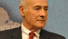 Ilustrasi, Menaklukkan tanpa memerangi. Di era digital 2026, ekspor budaya seperti K-Pop dan Hollywood terbukti lebih ampuh membangun pengaruh global dibandingkan pamer kekuatan militer. Dok: Istimewa.