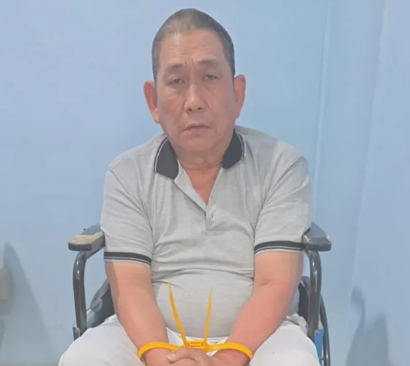 Petugas Bareskrim Polri menangkap bandar narkoba Koh Erwin di perairan Asahan saat mencoba kabur ke Malaysia menggunakan kapal tradisional. (Posnews/Ist)