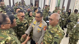 Kadiv Humas Polri Irjen Pol Johnny Edison Isir berdialog dengan pimpinan media dalam Retret Bela Negara di Bogor. (Posnews/Ist)
