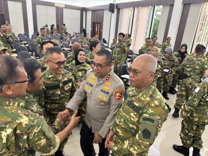Kadiv Humas Polri Irjen Pol Johnny Edison Isir berdialog dengan pimpinan media dalam Retret Bela Negara di Bogor. (Posnews/Ist)