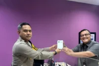 Kapolres Tangerang Selatan AKBP Boy Jumalolo saat memberikan keterangan terkait pelaporan gratifikasi iPhone 17 Pro Max ke KPK. (Posnews/Ist)