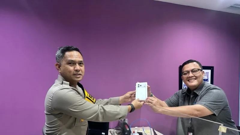 Kapolres Tangerang Selatan AKBP Boy Jumalolo saat memberikan keterangan terkait pelaporan gratifikasi iPhone 17 Pro Max ke KPK. (Posnews/Ist)