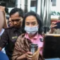 Mantan Menteri BUMN Rini Soemarno saat mendatangi Gedung Merah Putih KPK untuk pemeriksaan kasus dugaan korupsi jual beli gas PGN–IAE. (Posnews/KPK)