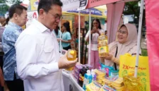 Mendag Budi Santoso membuka pasar murah Kemendag di Jakarta. (Posnews/Ist)