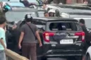 Mobil Toyota Calya hitam yang rusak setelah diamuk massa di Jalan Gunung Sahari, Jakarta Pusat, usai melaju ugal-ugalan dan melawan arah. (Posnews/Ist)