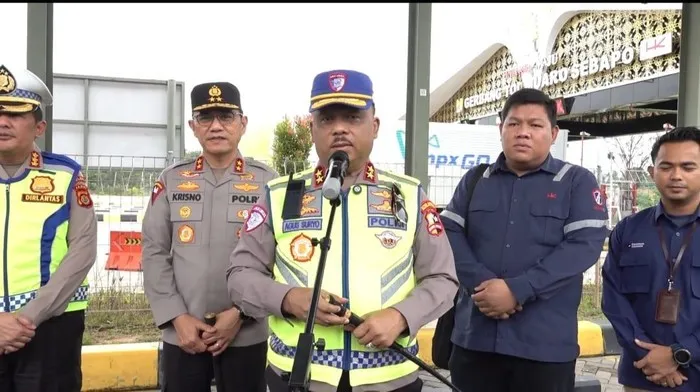 Kakorlantas Polri Irjen Agus Suryonugroho meninjau ruas Tol Trans Sumatera Jambi–Palembang bersama stakeholder jelang arus mudik Lebaran 2026. (Posnews/Ist)