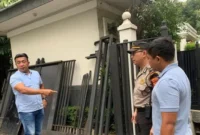 Pagar rumah Jusuf Kalla rusak akibat tabrakan mobil. (Posnews/Ist)