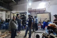 Pegawai ritel menjadi korban pengeroyokan di Jalan Ampera Raya, Pasar Minggu, Jakarta Selatan, terekam dalam video viral. (Posnews/Ist)