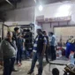 Pegawai ritel menjadi korban pengeroyokan di Jalan Ampera Raya, Pasar Minggu, Jakarta Selatan, terekam dalam video viral. (Posnews/Ist)