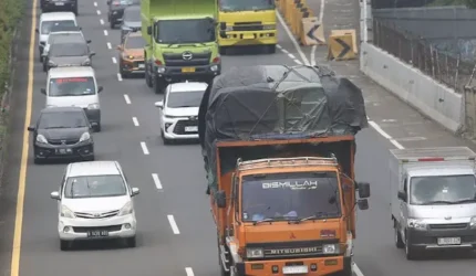 Polda Metro Jaya Tindak 10 Truk Sumbu 3 di Tol JORR, Langsung Putar Balik