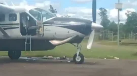 Pesawat Smart Air di Bandara Korowai Boven Digoel usai insiden penembakan. (Posnews/Ist)