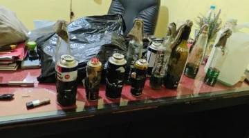 Petugas kepolisian mengamankan barang bukti bom molotov dan tabung gas portabel terkait kasus siswa SMP di Sungai Raya, Kalimantan Barat. (Posnews/Ist)