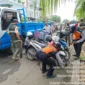 Petugas Satpol PP Jakarta Utara menertibkan PKL dan kendaraan parkir liar dalam Operasi Rabu Tertib 12 Februari 2026. (Posnews/Ist)
