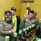 Ilustrasi, petugas Satpol PP DKI Jakarta bersama TNI dan Polri melakukan razia minuman keras ilegal di salah satu warung di wilayah Jakarta menjelang Ramadan 1447 H.. (Posnews/Kominfo)