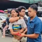 Petugas Polsek Metro Tanah Abang mengamankan delapan jukir liar usai video pungli parkir Rp100 ribu viral di media sosial. (Posnews/Ist)