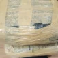 Petugas Satresnarkoba Polres Metro Bekasi Kota menunjukkan barang bukti ganja 2 kilogram hasil penangkapan kurir jaringan antarkota. (Posnews/Ist)