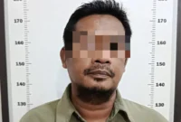 Petugas Ditresnarkoba Polda Kepri mengamankan tersangka kasus sabu di Kabupaten Karimun dalam pengembangan perkara curanmor. (Posnews/Ist)