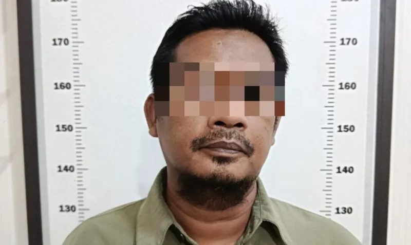 Petugas Ditresnarkoba Polda Kepri mengamankan tersangka kasus sabu di Kabupaten Karimun dalam pengembangan perkara curanmor. (Posnews/Ist)