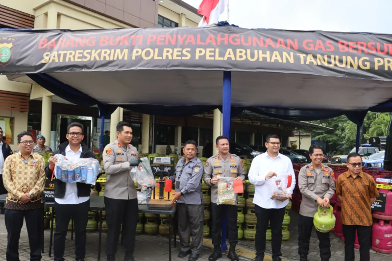 Polisi Tangkap 5 Pelaku Pengoplos LPG 3 Kg ke Tabung 12 Kg dan Gas Portabel. (Posnews/MR)