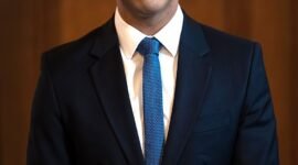 Melawan stigma identitas. Mantan PM Inggris Rishi Sunak menegaskan bahwa menjadi 