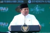 Presiden Prabowo Subianto menyampaikan sambutan saat Mujahadah Kubro Satu Abad Nahdlatul Ulama di Malang, Jawa Timur, sambil menegaskan rencana penurunan biaya haji dan pembangunan Kampung Haji Indonesia di Makkah. (Posnews/Sekpres)