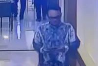 Rekaman CCTV pelaku pencurian di hotel bintang lima kawasan Sudirman Jakarta Pusat. (Posnews/Ist)