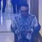 Rekaman CCTV pelaku pencurian di hotel bintang lima kawasan Sudirman Jakarta Pusat. (Posnews/Ist)