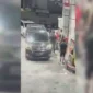 Rekaman CCTV memperlihatkan dugaan oknum polisi memukul tiga pegawai SPBU di Jalan Bekasi Timur Raya, Pulogadung, Jakarta Timur. (Posnews/Ist)