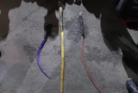 Petugas Satgas Anti Tawuran Polda Metro Jaya mengamankan pemuda dan senjata tajam di Cilincing, Jakarta Utara. (Posnews/Ist)