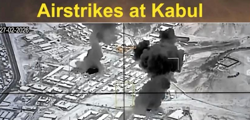 Pecahnya konflik perbatasan. Pakistan meluncurkan serangan udara dan darat masif ke kota-kota besar Afghanistan, menandai dimulainya fase