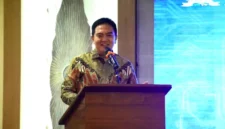 Sekjen DPD RI Mohammad Iqbal usai menerima predikat Wilayah Bebas Korupsi. (Posnews/DPD)