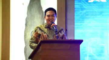 Sekjen DPD RI Mohammad Iqbal usai menerima predikat Wilayah Bebas Korupsi. (Posnews/DPD)