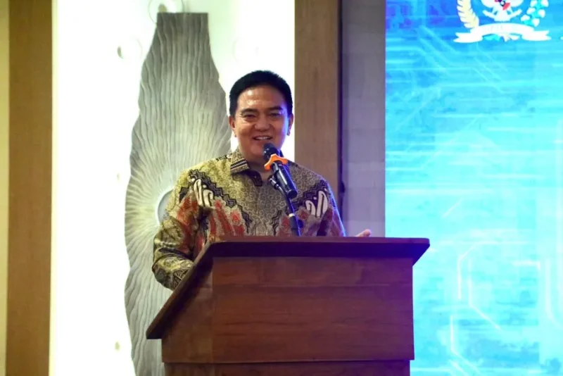 Sekjen DPD RI Mohammad Iqbal usai menerima predikat Wilayah Bebas Korupsi. (Posnews/DPD)