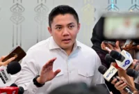 Sekretaris Kabinet Teddy Indra Wijaya menyampaikan peluncuran Paket Stimulus Ekonomi I-2026 jelang Ramadan dan Lebaran. (Posnews/Net)