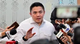 Sekretaris Kabinet Teddy Indra Wijaya menyampaikan peluncuran Paket Stimulus Ekonomi I-2026 jelang Ramadan dan Lebaran. (Posnews/Net)