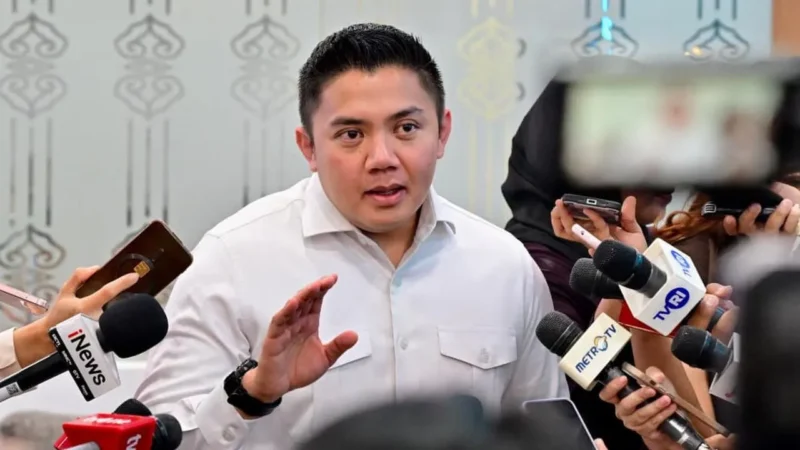 Sekretaris Kabinet Teddy Indra Wijaya menyampaikan peluncuran Paket Stimulus Ekonomi I-2026 jelang Ramadan dan Lebaran. (Posnews/Net)