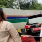 Senggolan mobil dinas dan mobil sipil di Jalan RE Martadinata dekat Gerbang Tol Ancol Timur Pademangan Jakarta Utara menyebabkan kemacetan panjang. (Posnews/MR)