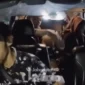 Tangkapan layar rekaman dashcam yang memperlihatkan penumpang di kursi belakang taksi online saat video viral beredar di media sosial. (Posnews/Ist)