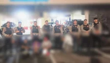 Tiga pemuda diamankan polisi karena membawa senjata tajam di Bekasi Jaya. (Posnews/Ihsan)