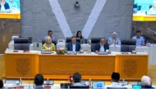 Wakil Ketua DPR RI Sufmi Dasco Ahmad saat rapat bersama pemerintah membahas reaktivasi 11 juta PBI BPJS Kesehatan di Kompleks Parlemen Senayan. (Posnews/Net)