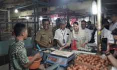 Sidak Pasar Cisalak Depok, Wamendag Roro: Harga Bahan Pokok Masih Kondusif